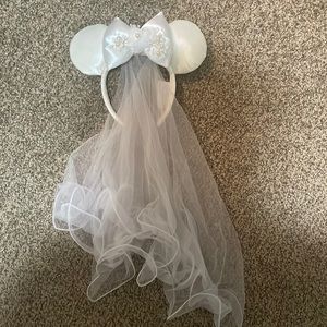 Minnie bride ears